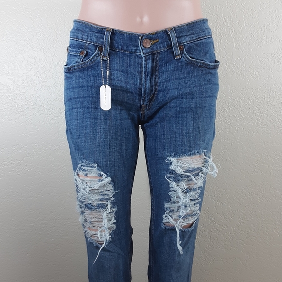 Levi's - Picture 2 of 9